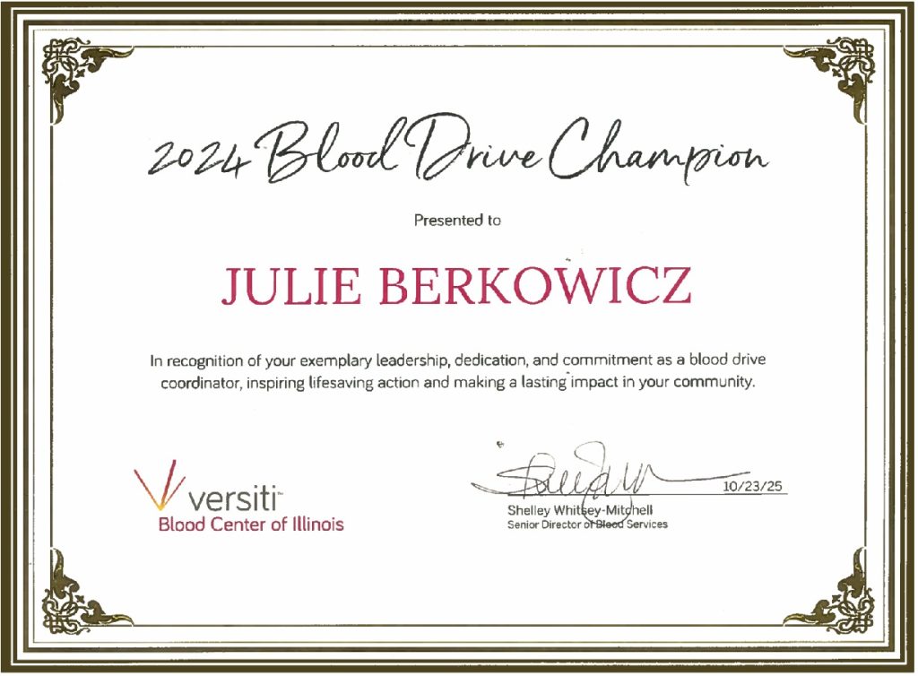 Julie Berkowicz receiving recognition from Versiti Blood Centers for community service